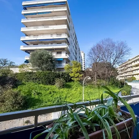Διαμέρισμα Spacious And Pleasant 3 Bedroom Flat *