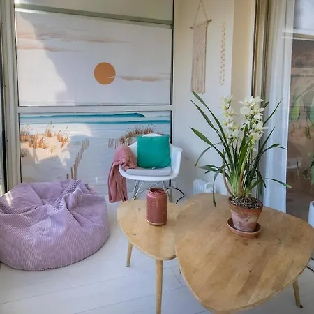 Spacious And Pleasant 3 Bedroom Flat * Νίκαια