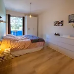 Spacious And Pleasant 3 Bedroom Flat דירה