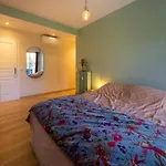 Spacious And Pleasant 3 Bedroom Flat Apartment *