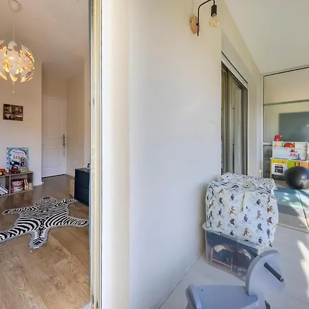 Spacious And Pleasant 3 Bedroom Flat Nice