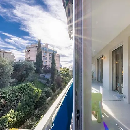 Appartement Spacious And Pleasant 3 Bedroom Flat *