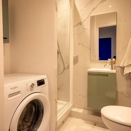 Spacious And Pleasant 3 Bedroom Flat 尼斯