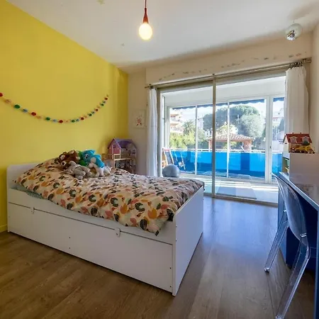 Spacious And Pleasant 3 Bedroom Flat 公寓 *