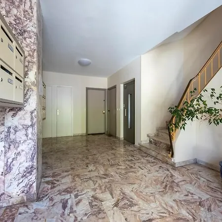 公寓 Spacious And Pleasant 3 Bedroom Flat 尼斯