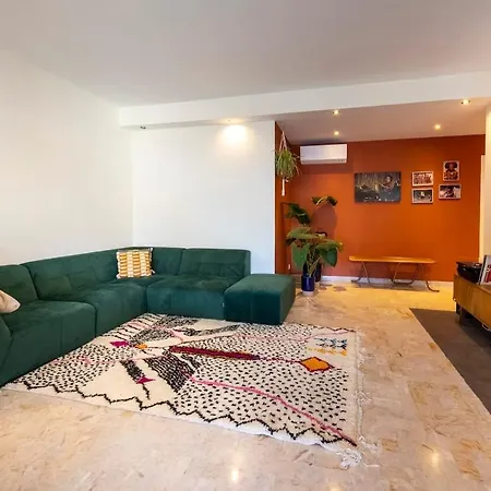 Spacious And Pleasant 3 Bedroom Flat 尼斯